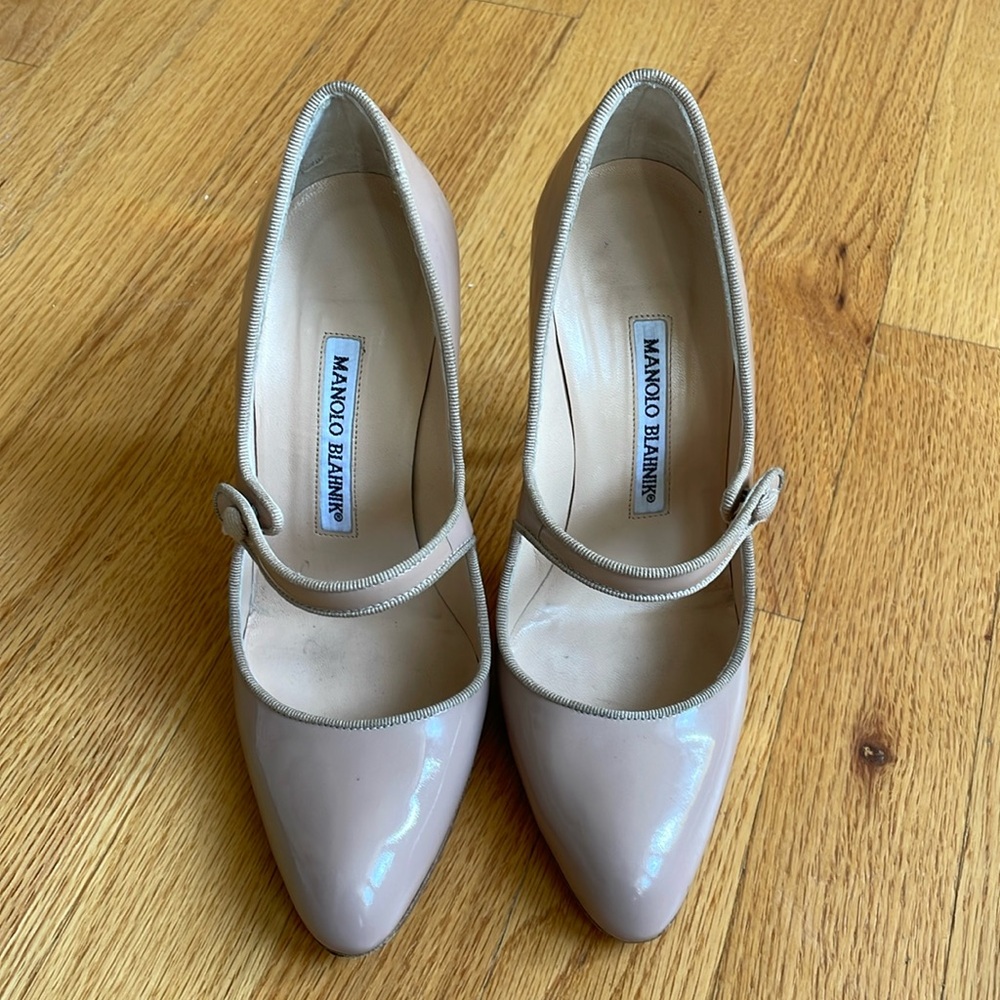 Manolo Blahnik Campy Campari Mary Jane Flesh Pink Beige Patent 4” stilettos.